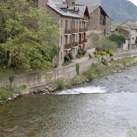 Pensio La Creu Guest house 2*